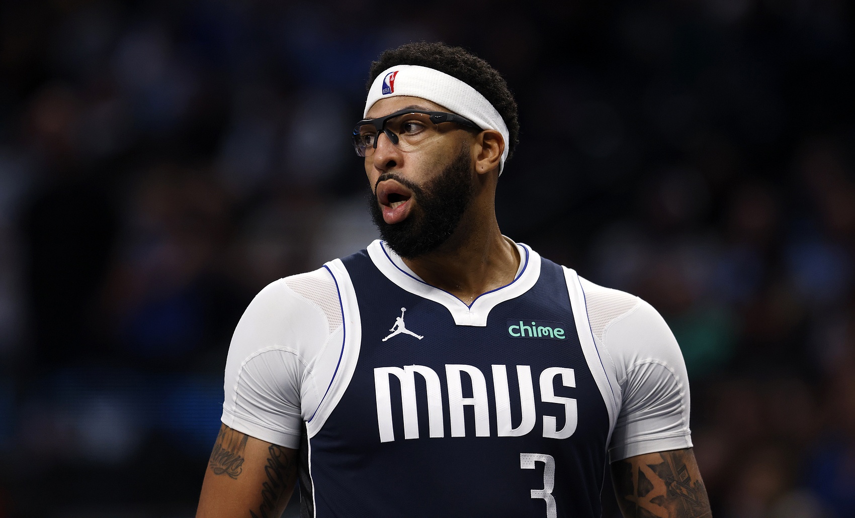 雷速体育平台-浓眉独行侠生涯至今只打了29场 场均20.2分10.8篮板1.8盖帽