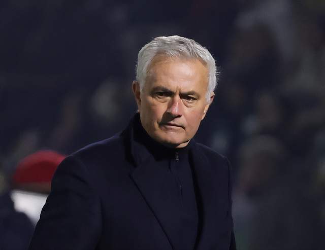 雷速体育平台-点球打飞 63岁穆帅低头认命！欧冠末轮死磕皇马 输球就出局